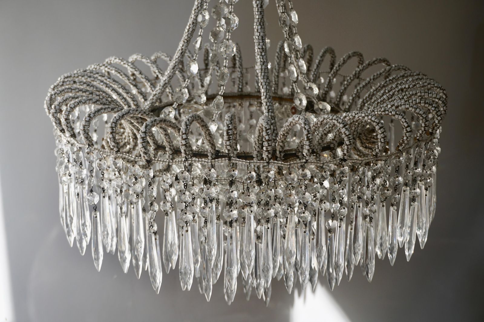 photo furniture Rare Crystal Waterfall Chandelier Covered With Thousands White Murano Glasses