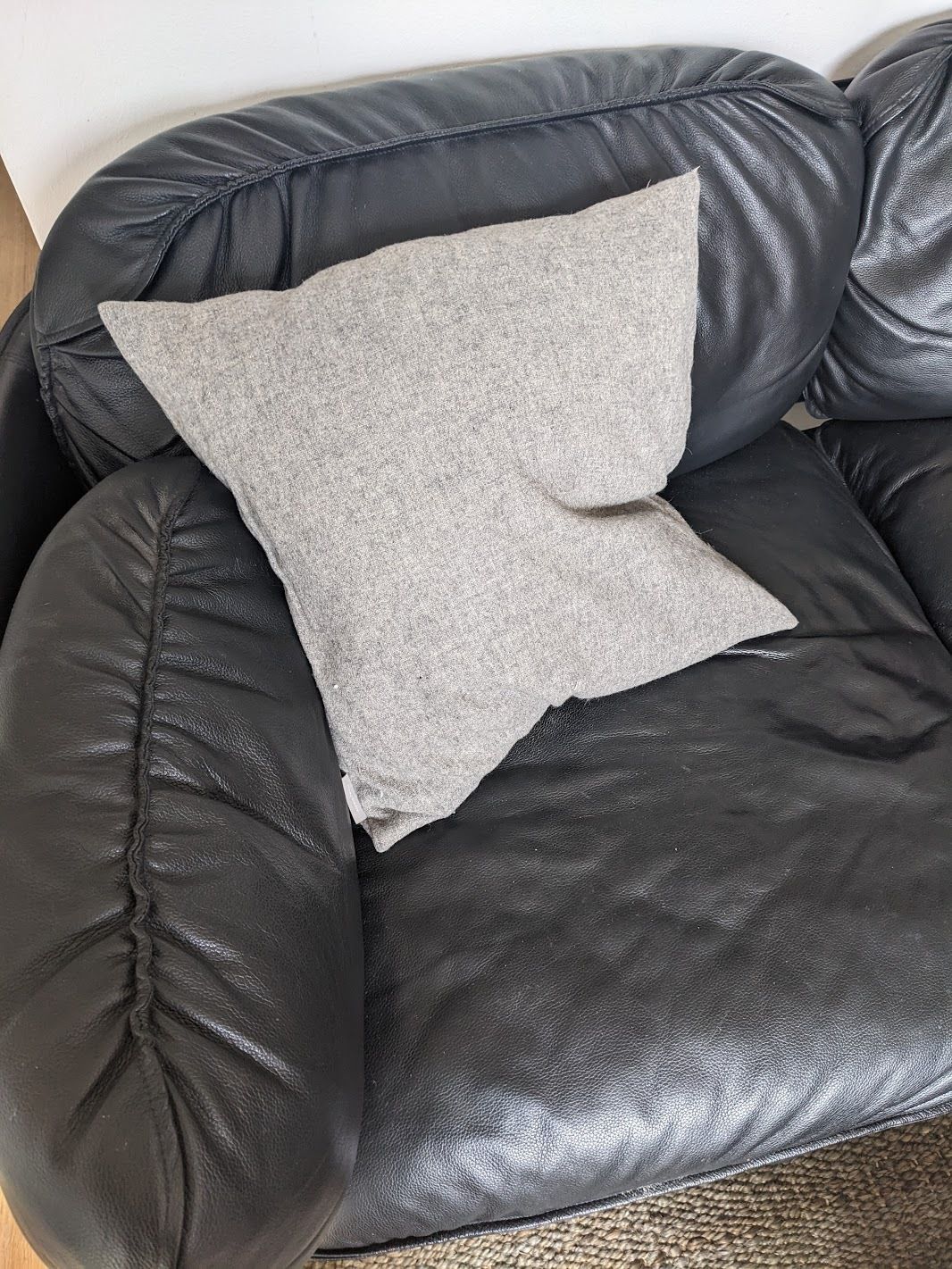 &Tradition Black Leather 2 Seater Cloud Sofa photo Furniture