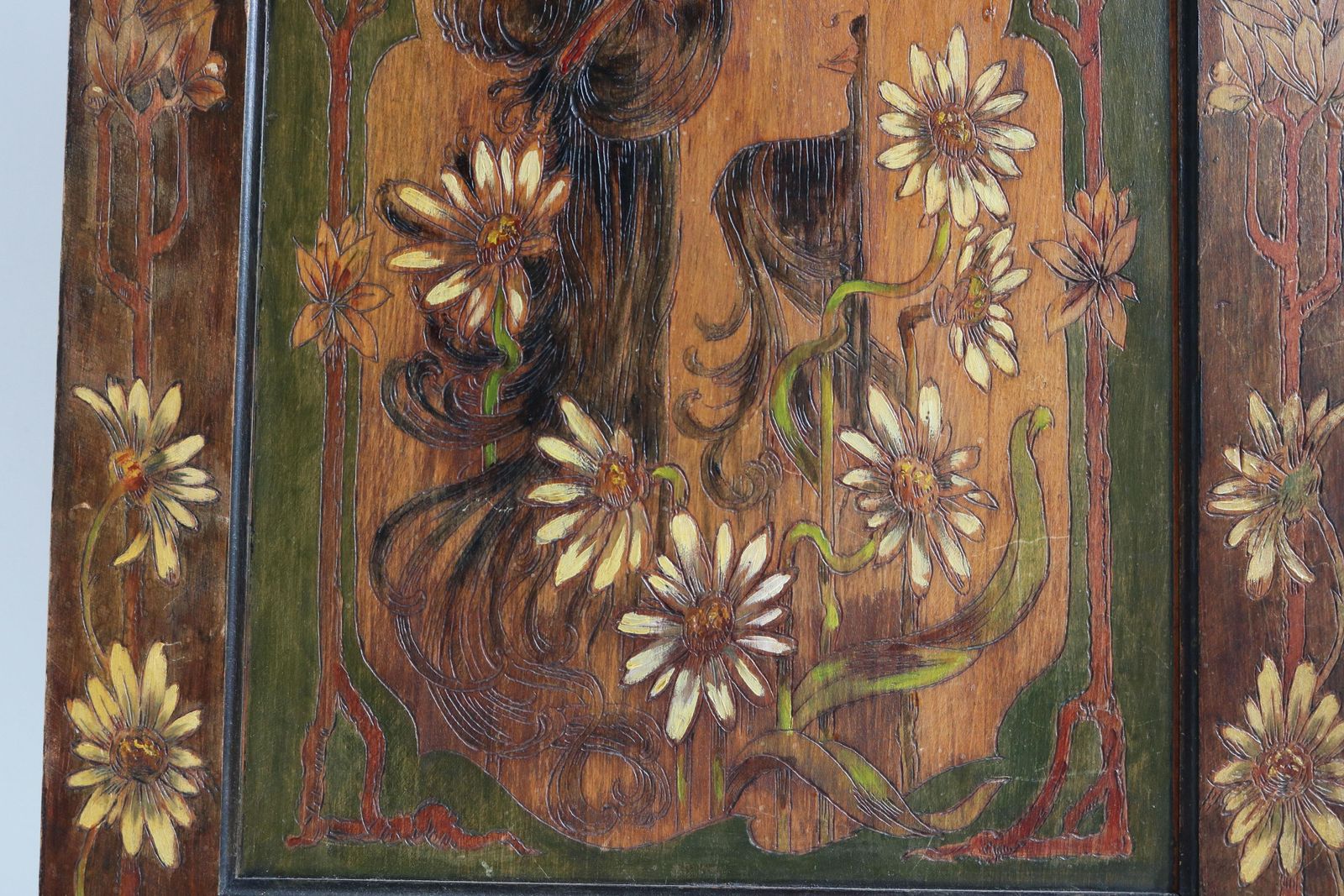 Frans Art Nouveau Wandkastje / Hangkastje Toegeschreven Aan Alphonse Mucha, 1900, Hout photo vinterior