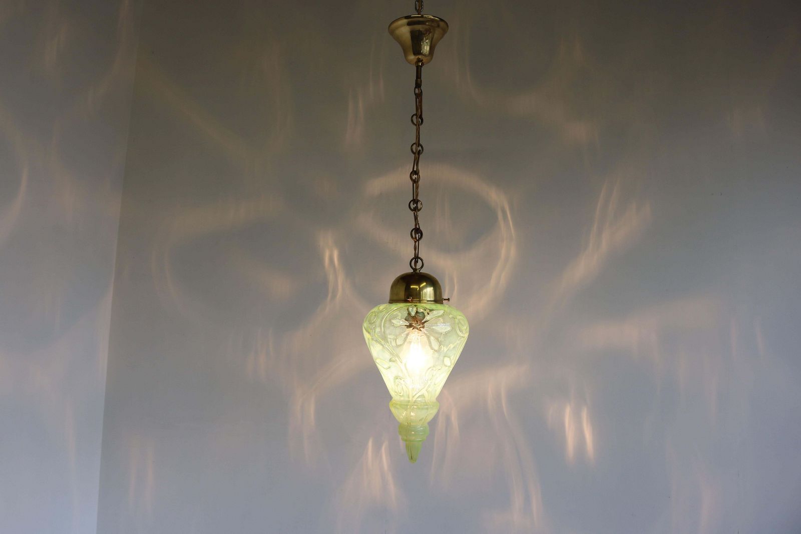 Arts & Crafts Hanglamp Van Henry G. Richardson & Sons, 1900, Vaseline Glas photo furniture