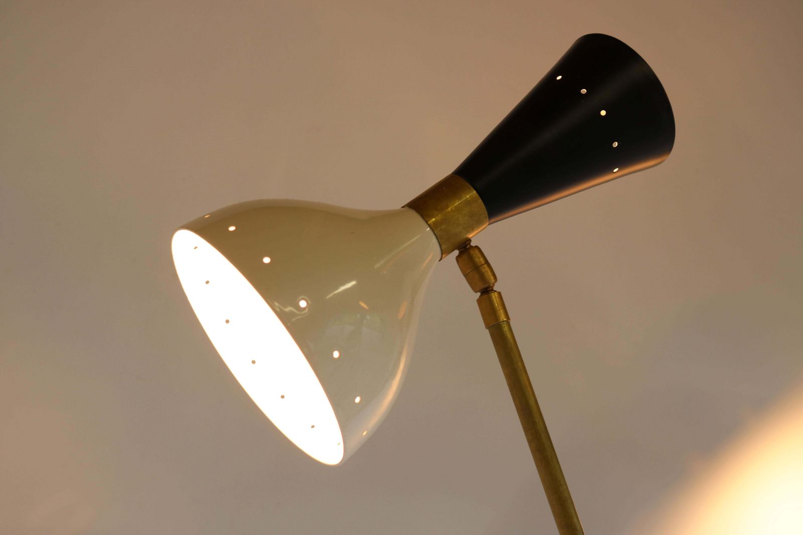 1616.0 Mid Century Italian Minimalist Design Floor Lamp Brass 1950 Black White Tripod photo
