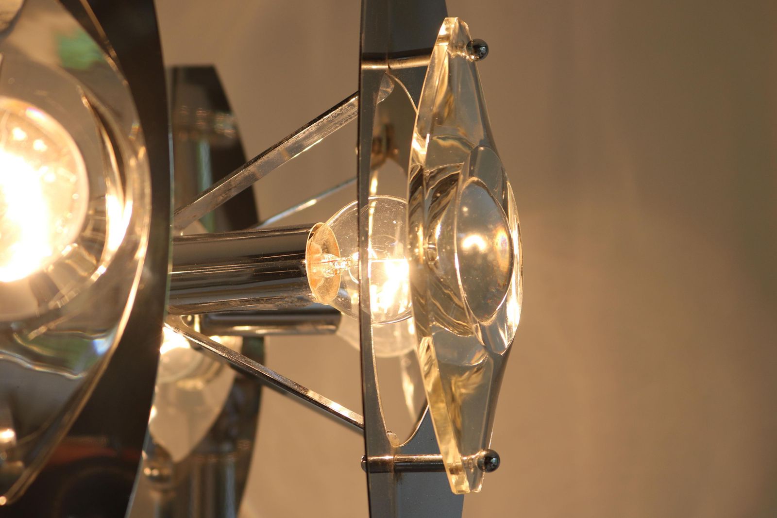 photo for sale Italiaanse Design Hanglamp Uit 1960 Van Oscar Torlasco Voor Stilkronen Italy – Space Age
