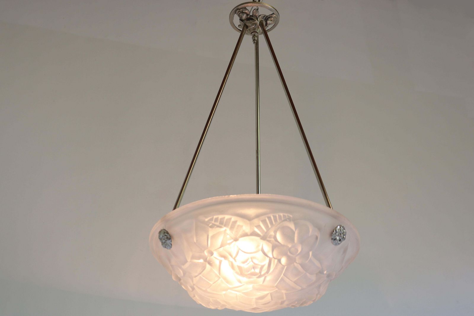 1360.0 Art Deco Hanglamp / Kroonluchter Van David Gueron Degue, 1930, Bloemmotieven, Matglas photo