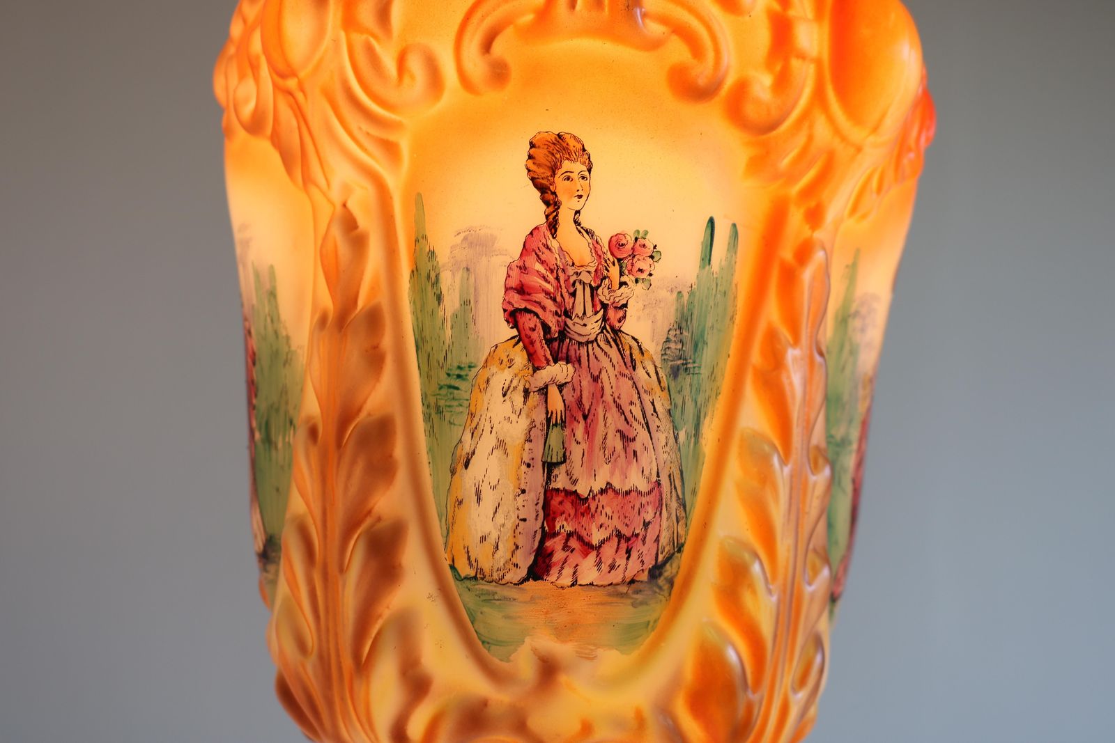 Antieke Franse Handgeschilderde Opaline Hanglamp, Ca. 1910 – Victoriaanse/Renaissance Stijl photo buy