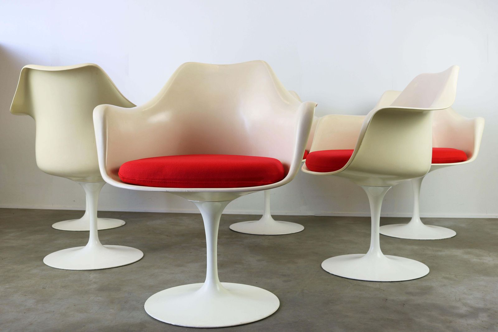 Knoll Tulip Eetkamerset Van Eero Saarinen, Jaren 1960 – Grote Marmeren Tafel Met Fauteuils photo buy