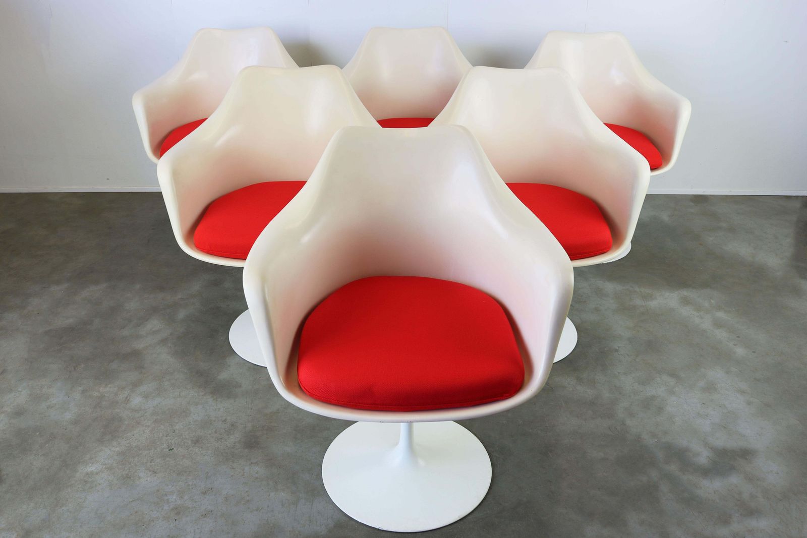 photo vintage Knoll Tulip Eetkamerset Van Eero Saarinen, Jaren 1960 – Grote Marmeren Tafel Met Fauteuils