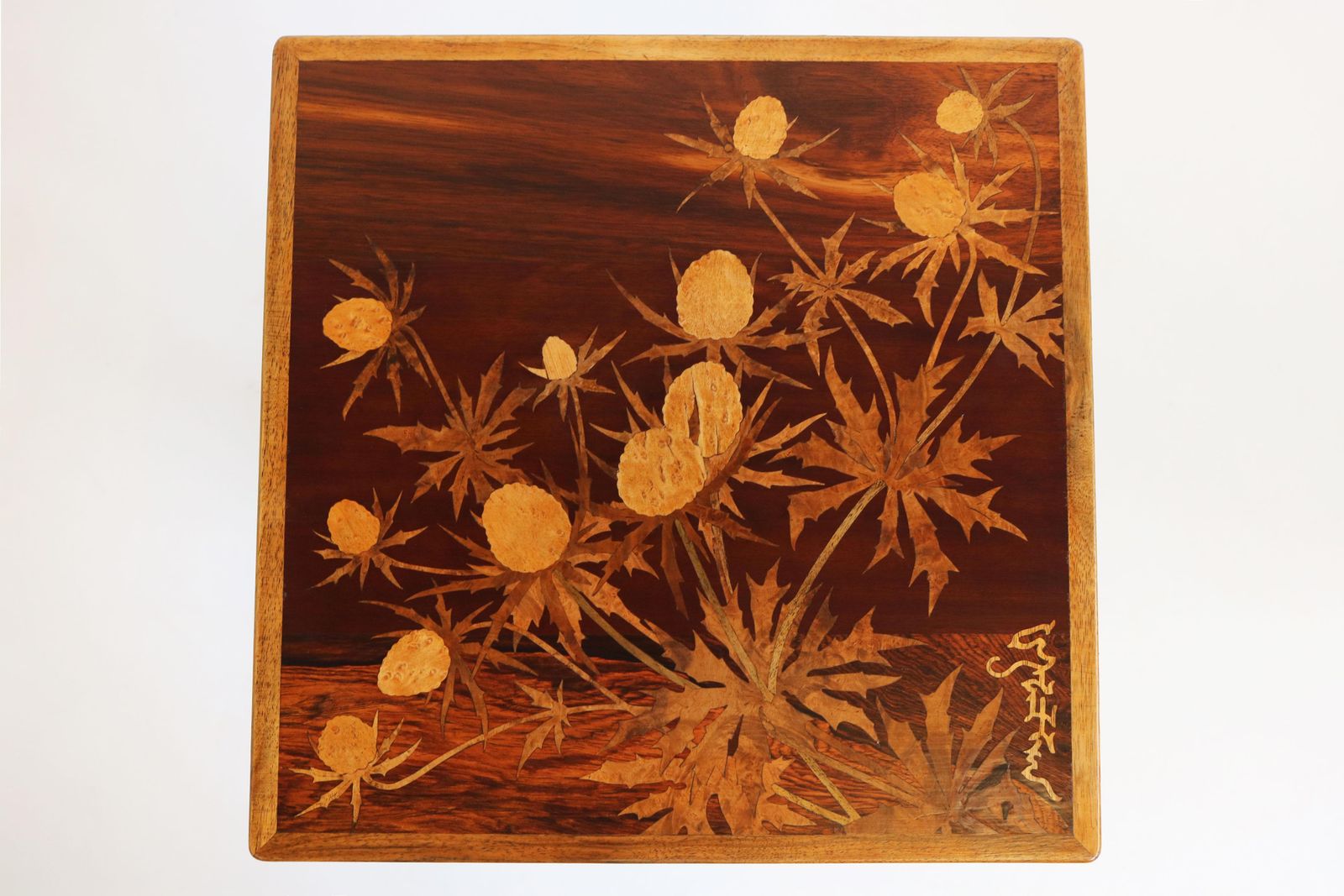 Meubels Uitzonderlijke Set Art Nouveau Bijzettafels (Nesteltafels) Van Emile Gallé – 'Thistle', 1905, Walnoot photo