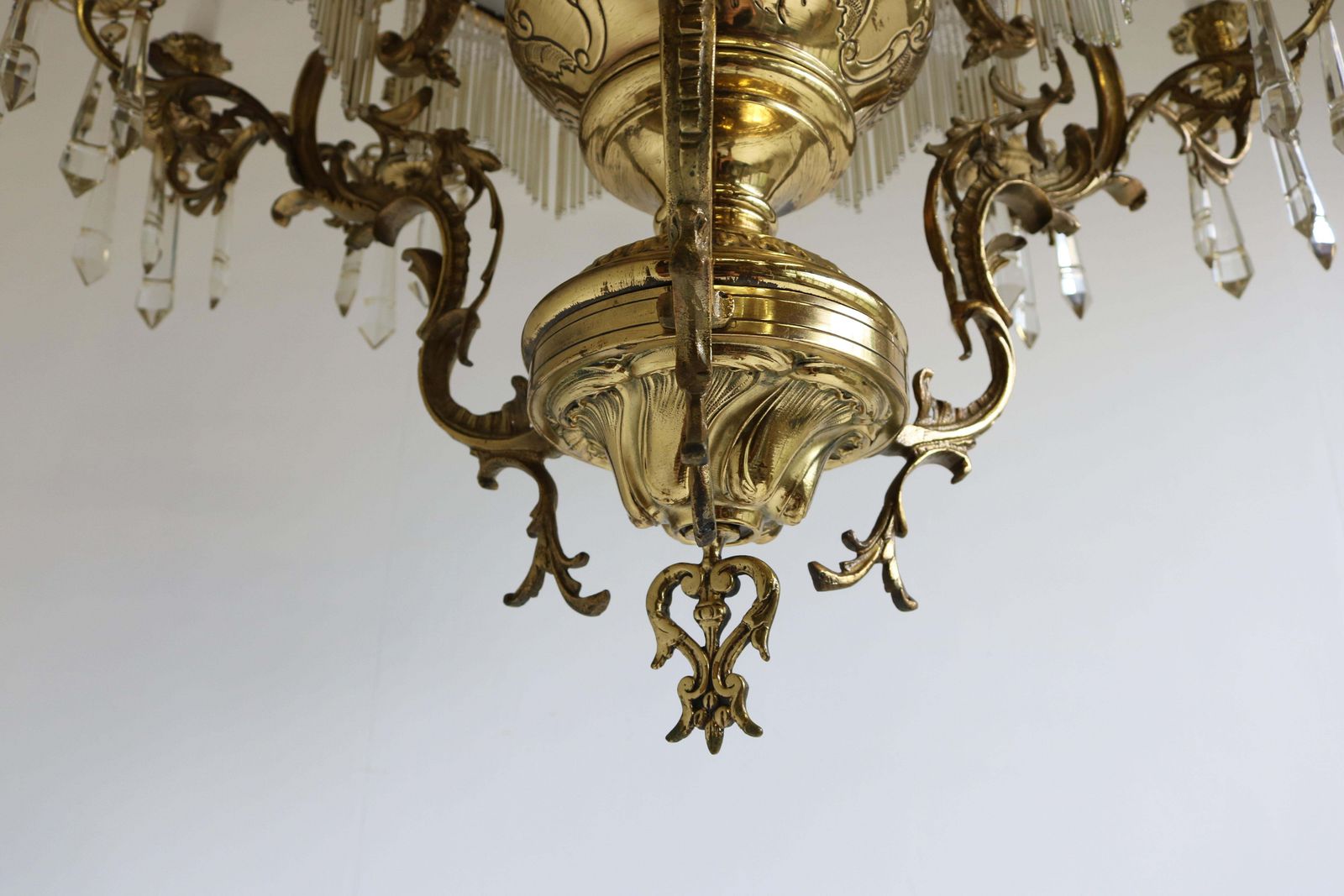 photo furniture Antique French 19th Century Victorian Oil Lamp Chandelier Brass Opaline Hanging