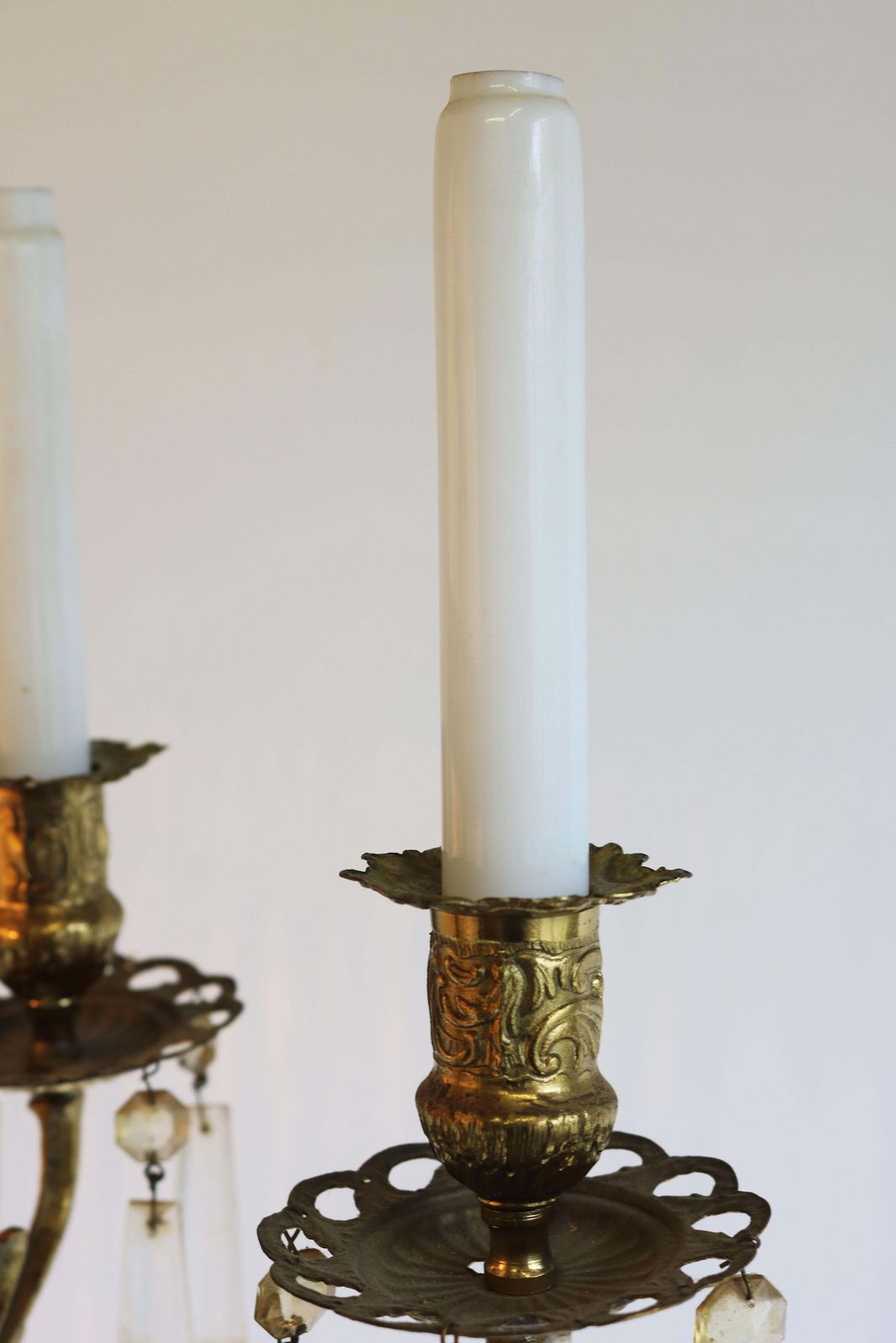 photo vintage Antique French 19th Century Victorian Oil Lamp Chandelier Brass Opaline Hanging