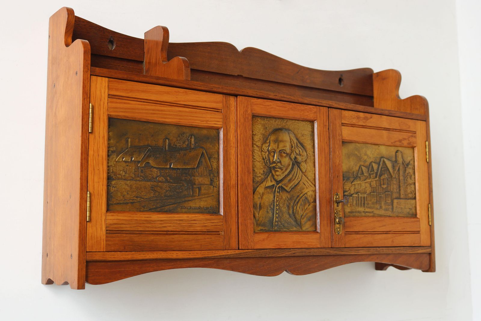 English Arts And Crafts Wall Cabinet Brass Oak Shakespeare 1910 Tobacco / Pipe photo for sale