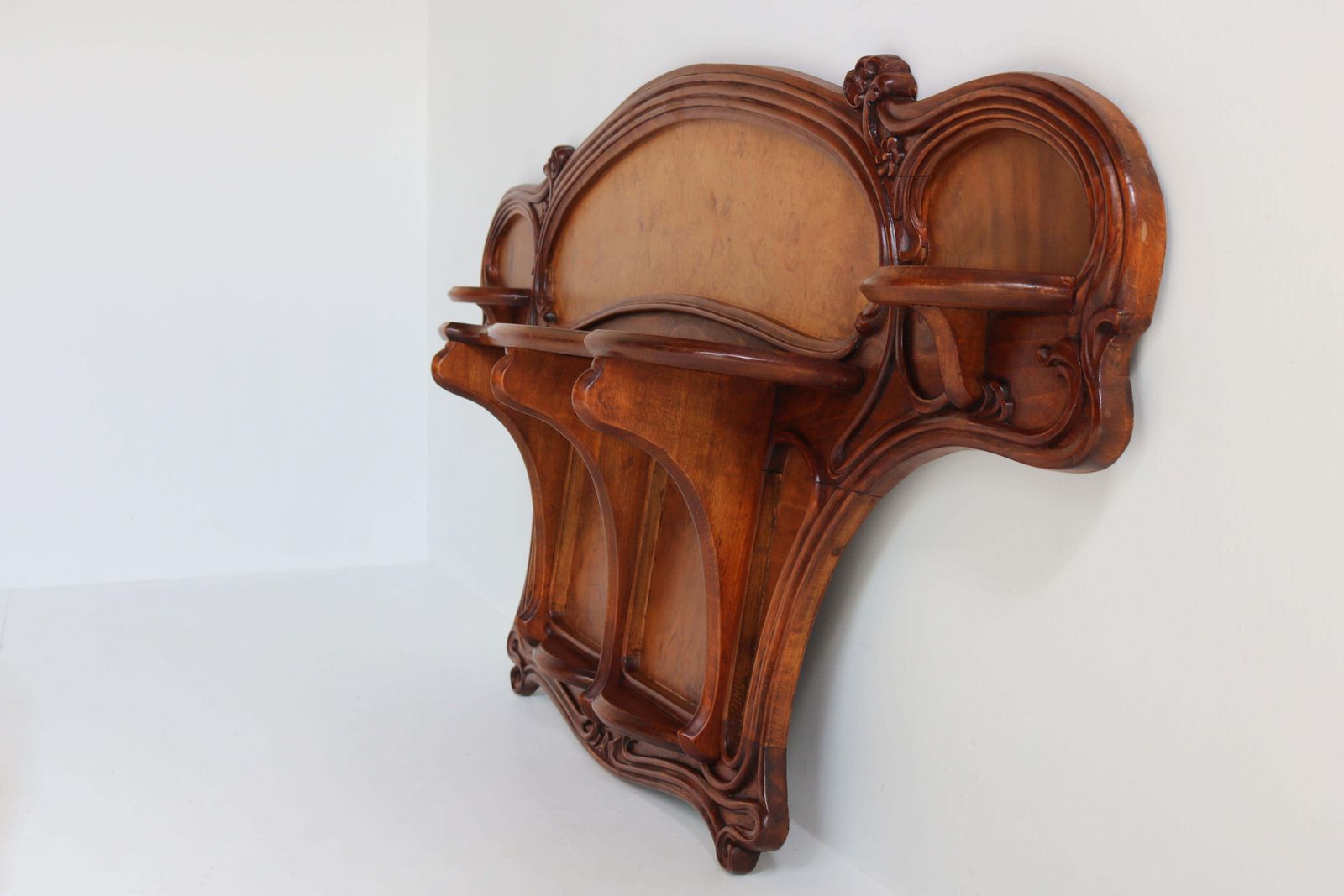 photo for sale Zeldzame Art Nouveau Wandplank Van Eugene Gaillard, Frankrijk Ca. 1900, Jugendstil, Walnoot