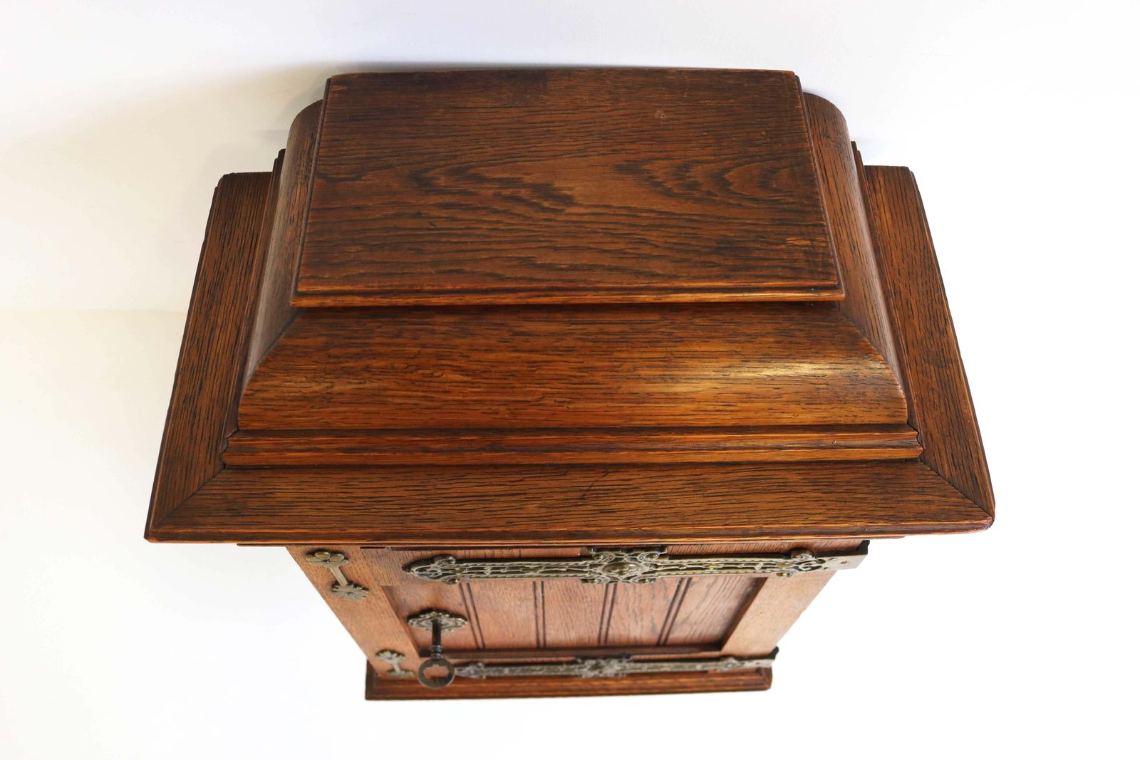 photo vinterior Antique Arts And Crafts Hand Carved Small Wall Cabinet European Oak Brass, 1900s