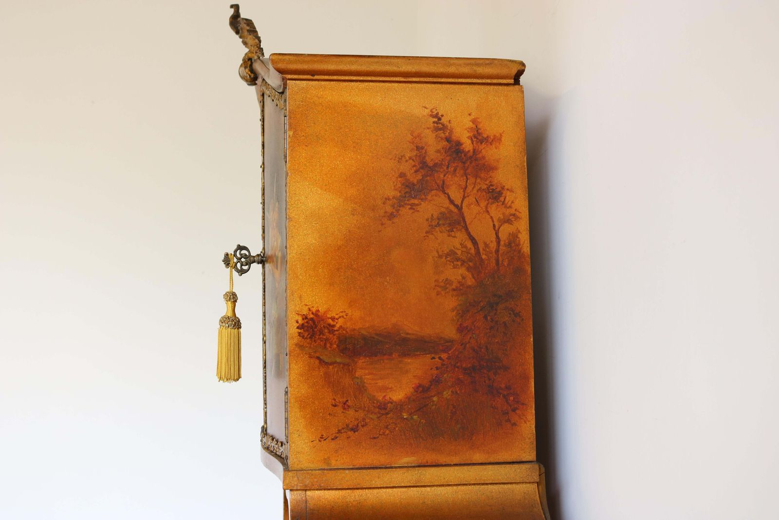 Italiaanse Renaissance Kaptafel 19e Eeuw Handgeschilderd Door Müller Morten photo vinterior