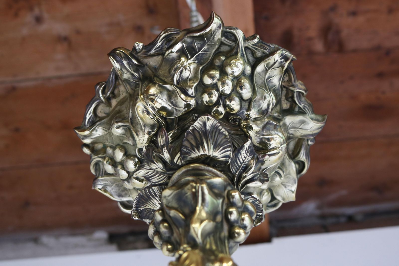 photo vintage French Art Nouveau Hammered Brass Chandelier 1890 Antique 8 Lights Gold Floral