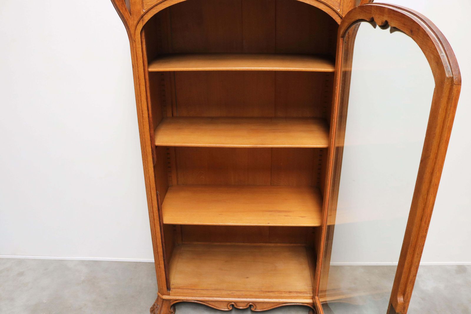 photo vintage Antiek Frans Art Nouveau Kabinet Door Henri Sauvage, 1900 – Eiken Vitrinekast