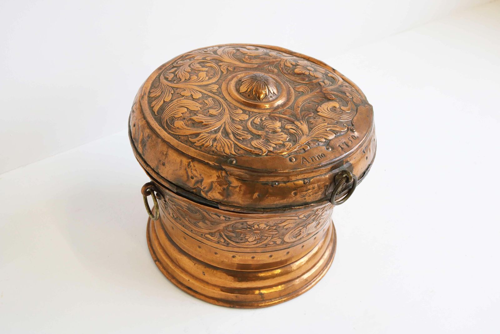 Gedecoreerde Antieke Nederlandse Koperen Schaal / Pot Met Deksel, 18e Eeuw, Gedateerd 1750 photo Woonaccessoires