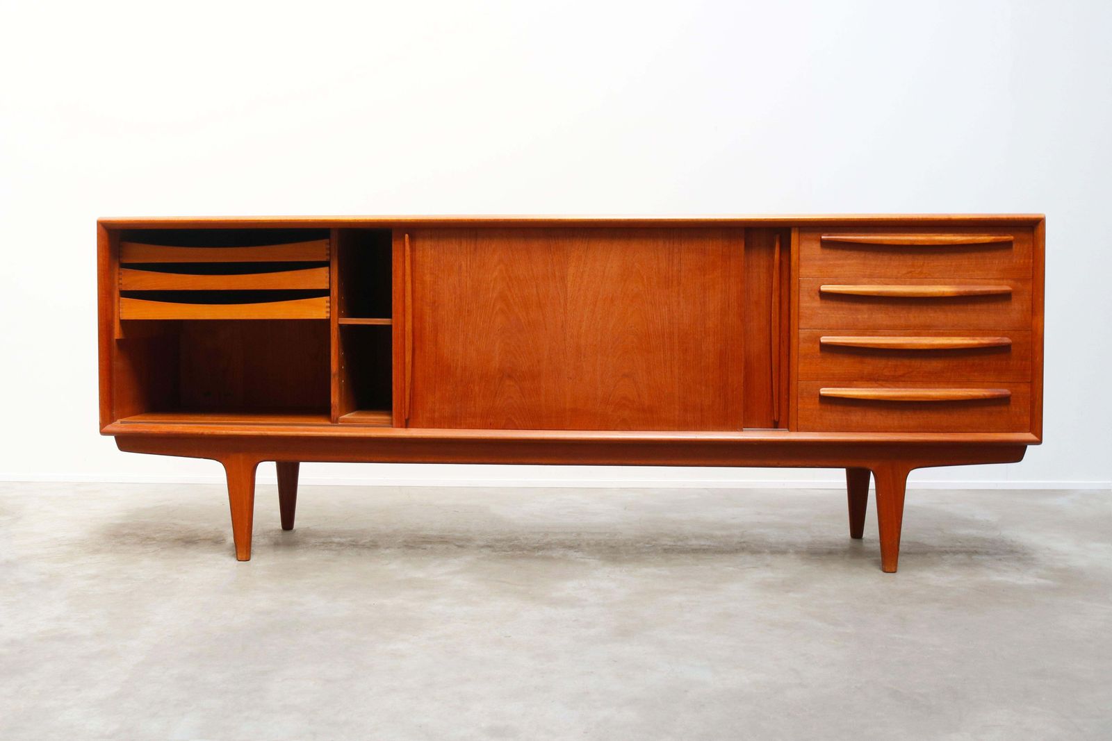 Deens Design Dressoir Van Bernhard Pedersen In Teakhout, Ca. 1950 – Bruin/Beige photo for sale