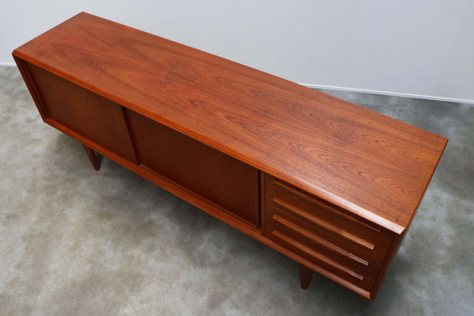 Meubels Deens Design Dressoir Van Bernhard Pedersen In Teakhout, Ca. 1950 – Bruin/Beige photo