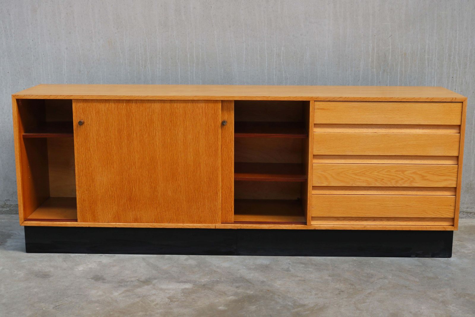photo furniture Design Dressoir Model: Abstracta Van Jos De Mey Voor Van Den Berghe Pauvers – Eiken