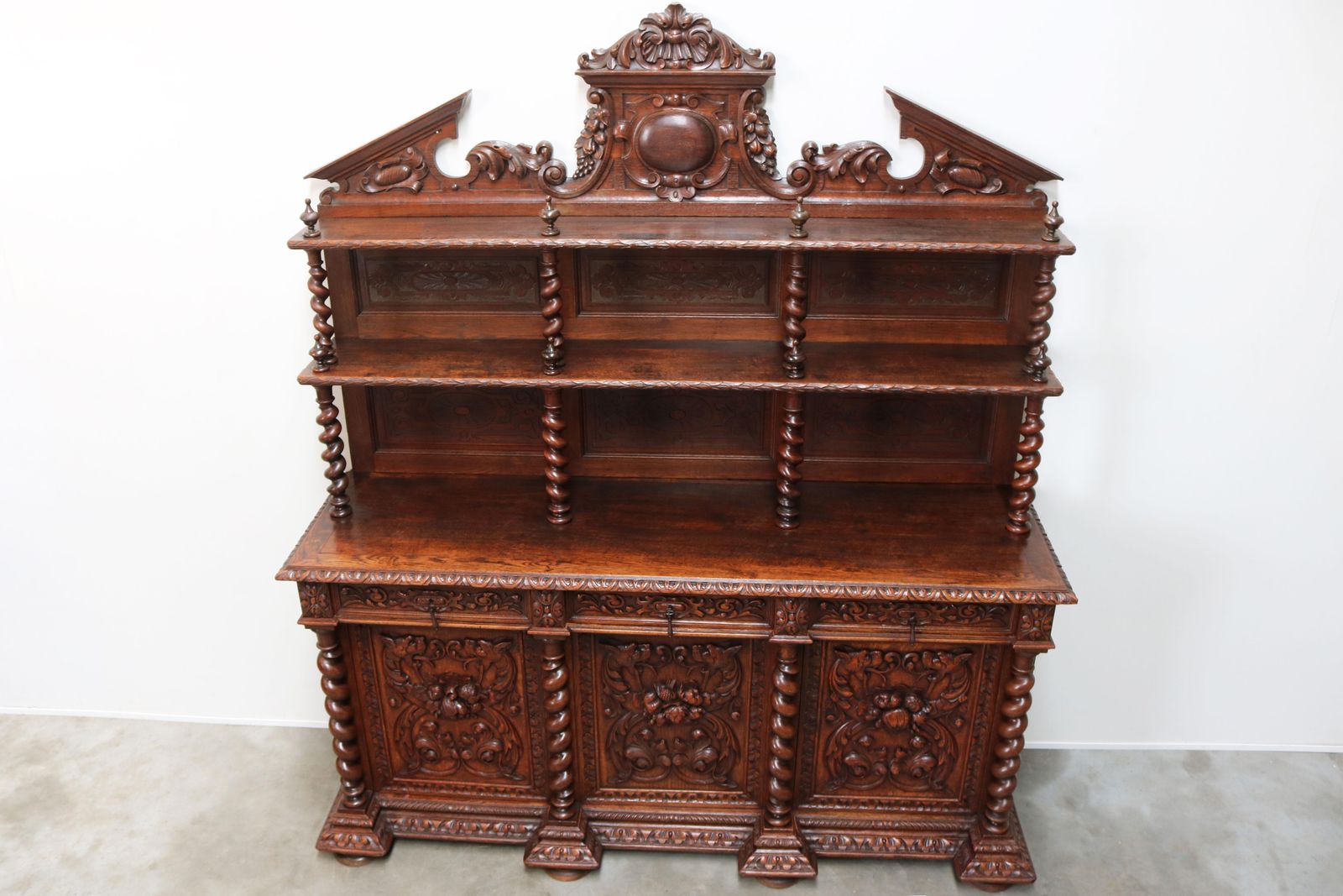Meubels Antiek Frans 19e Eeuws Renaissance Revival Barley Twist Dressoir Eiken Hunt photo