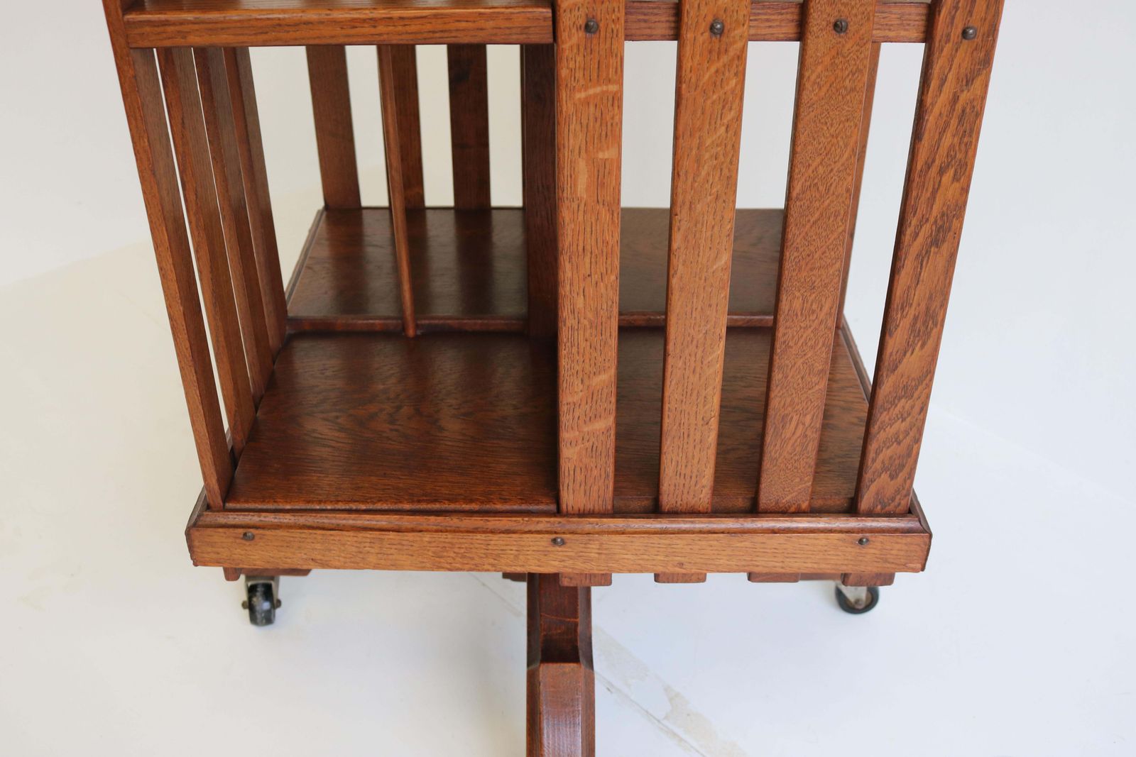photo for sale Antieke Draaibare Boekenkast, Engels, 19e Eeuw, Tijgereiken, Arts & Crafts