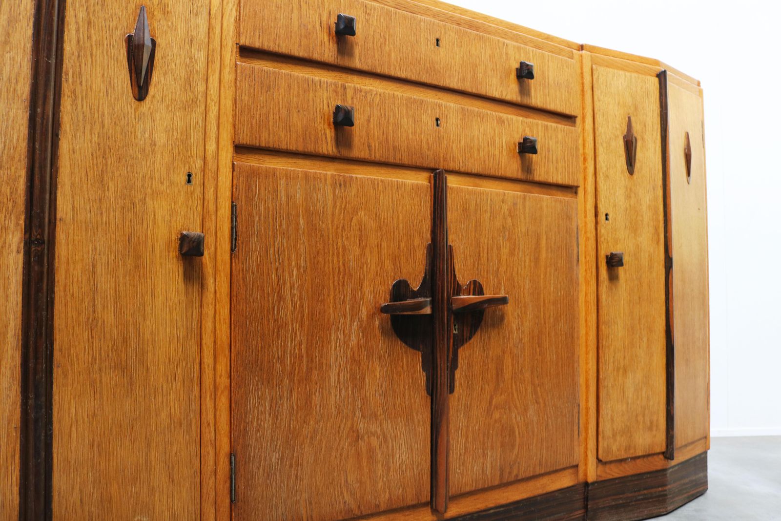 4839.0 Nederlands Art Deco Amsterdam School Dressoir Van Massief Europees Eiken, 1910 photo