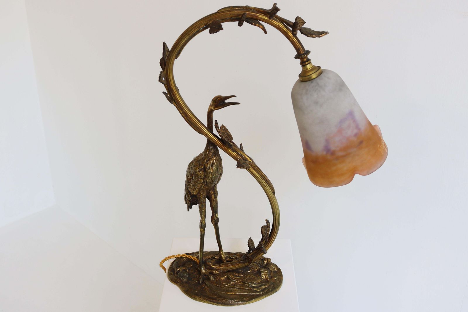 photo vintage Antique French Art Nouveau Table Lamp Heron By Degue 1920 Pate De Verre Bronze