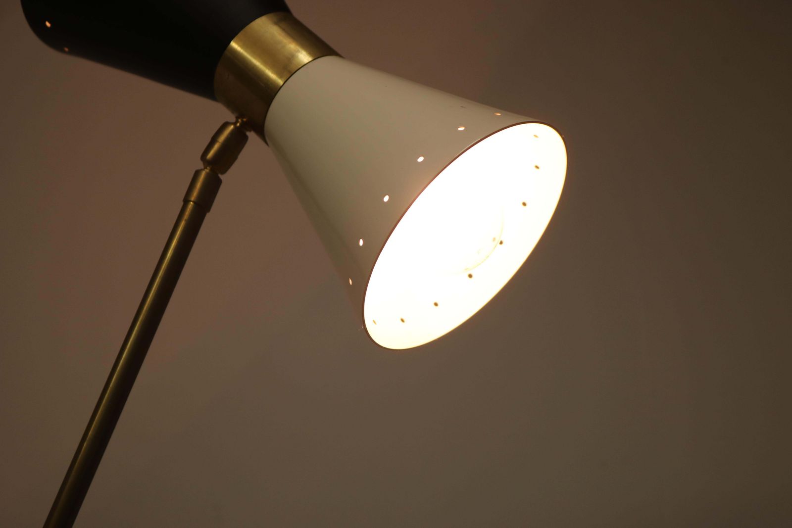 photo furniture Minimalistische Italiaanse Vloerlamp In Stilnovo Stijl, Jaren 1950, Messing, Mid Century Design