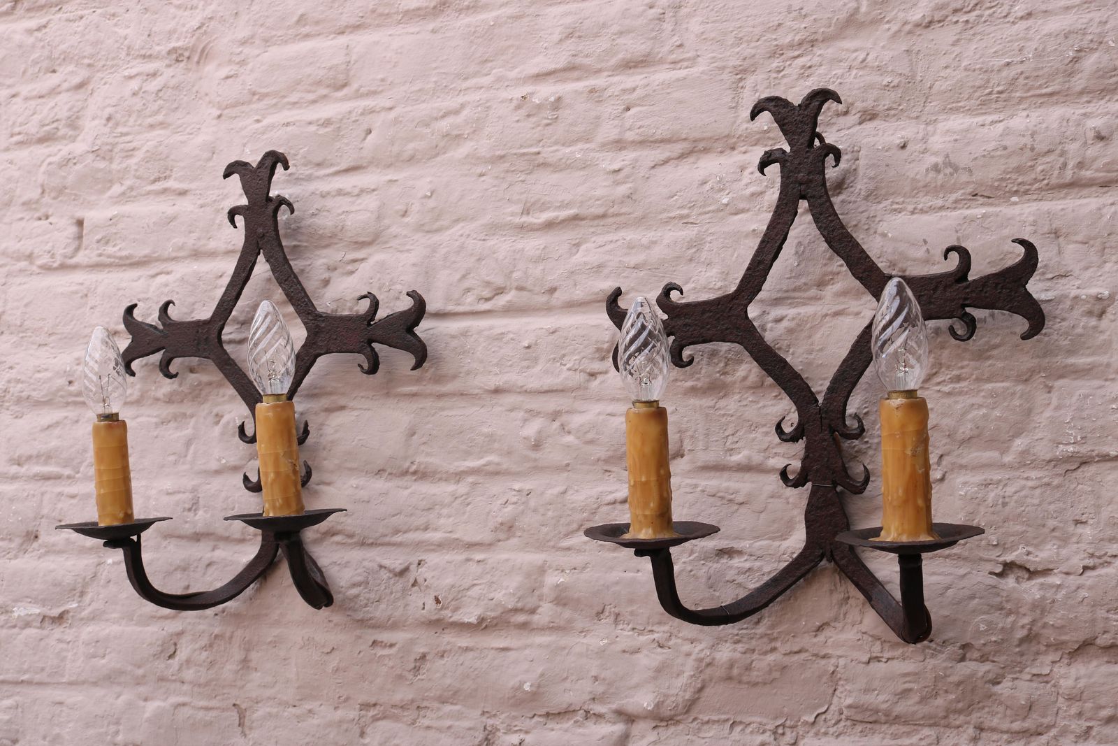 Antieke Franse Smeedijzeren Wandlampen – Spaanse Stijl / Arts & Crafts, Ca. 1900 photo for sale
