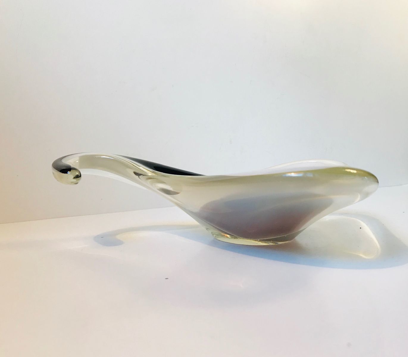 Modernist Manta Ray Glass Bowl By Paul Kedelv For Flygfors, 1955 photo Home Decor