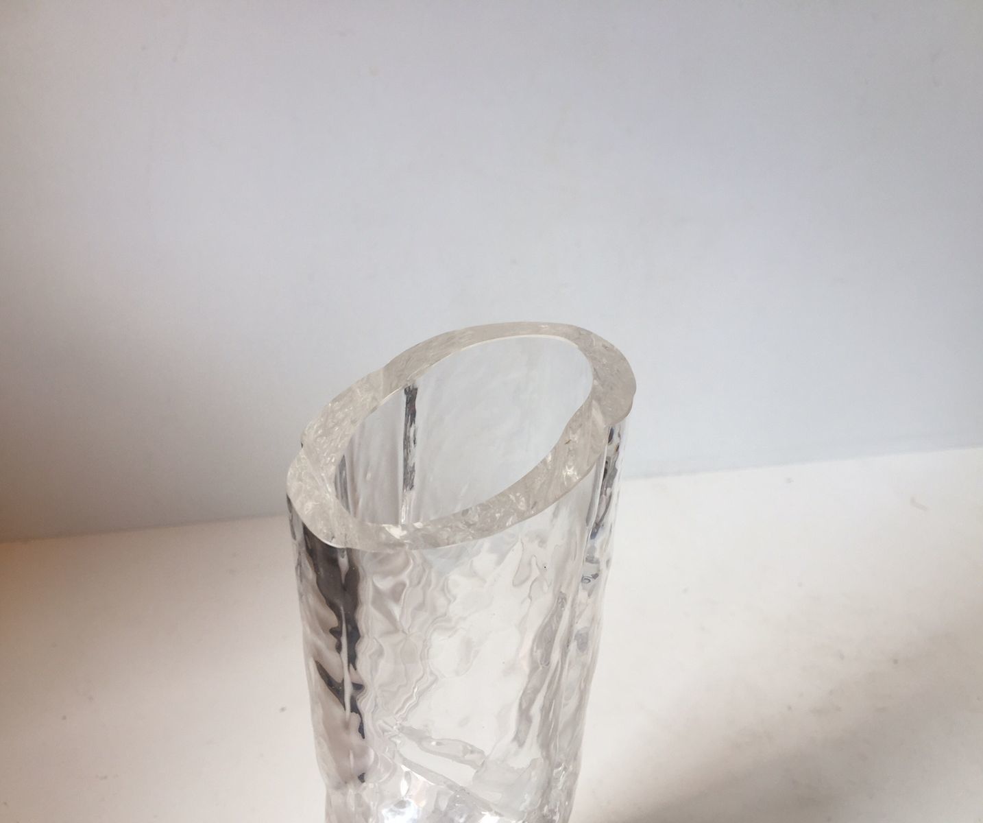 Modernistische Zonnebloem Vaas In Ijsglas Van Rune Strand Voor Sea Glasbruk, Ca. Jaren 1960 photo Woonaccessoires