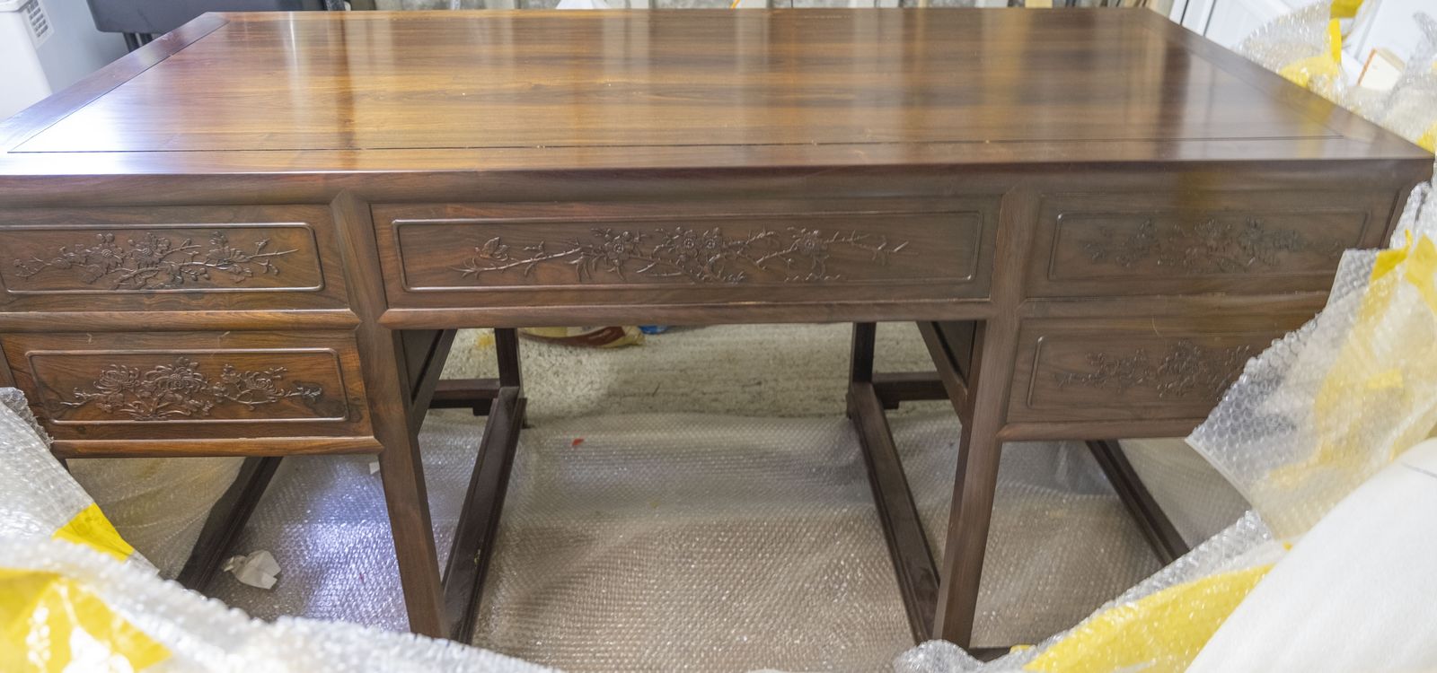 Chinese Rosewood Table And Chairs (Dalbergia Cochinchinensis)