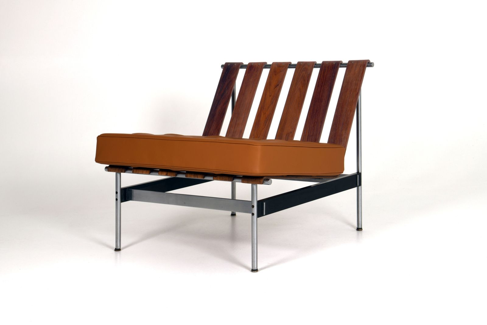 'F416' Easy Chair   Kho Liang Ie photo vinterior