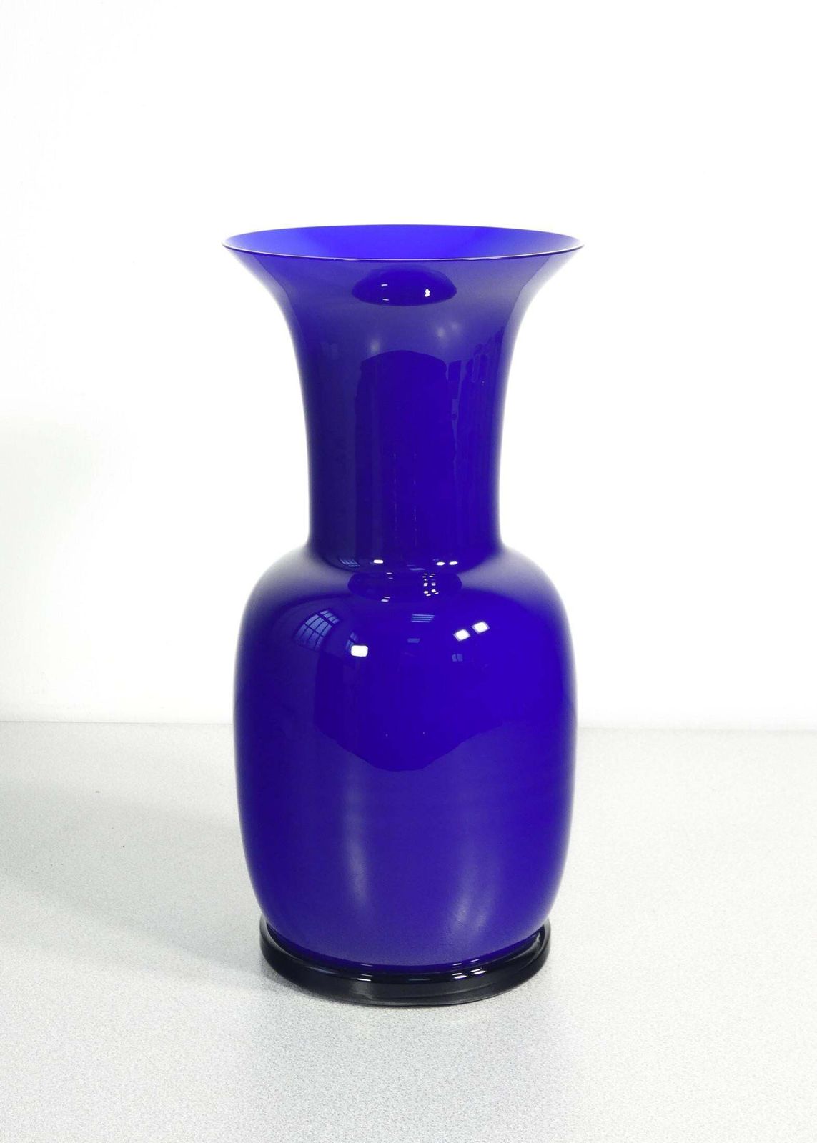 Incamiciato Vase Mod. 3314, Signed Venini Italia, Design By Tomaso Buzzi. 1982 photo furniture