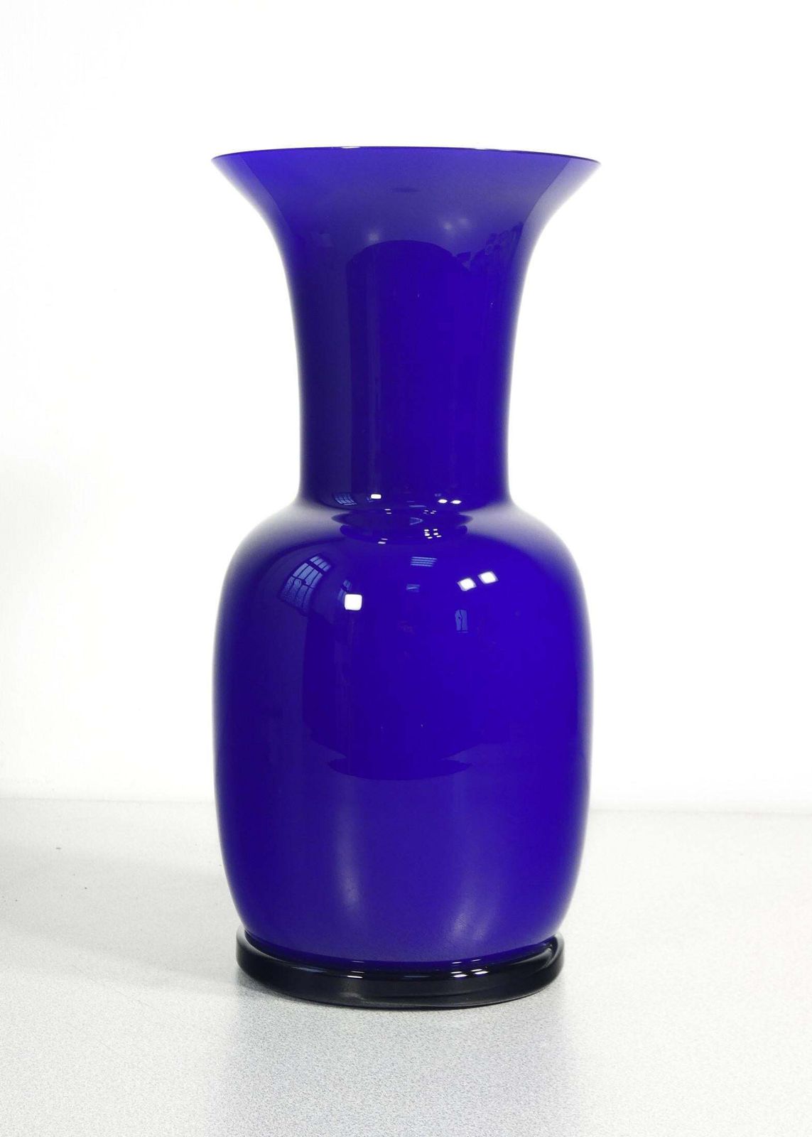 Incamiciato Vase Mod. 3314, Signed Venini Italia, Design By Tomaso Buzzi. 1982 photo for sale