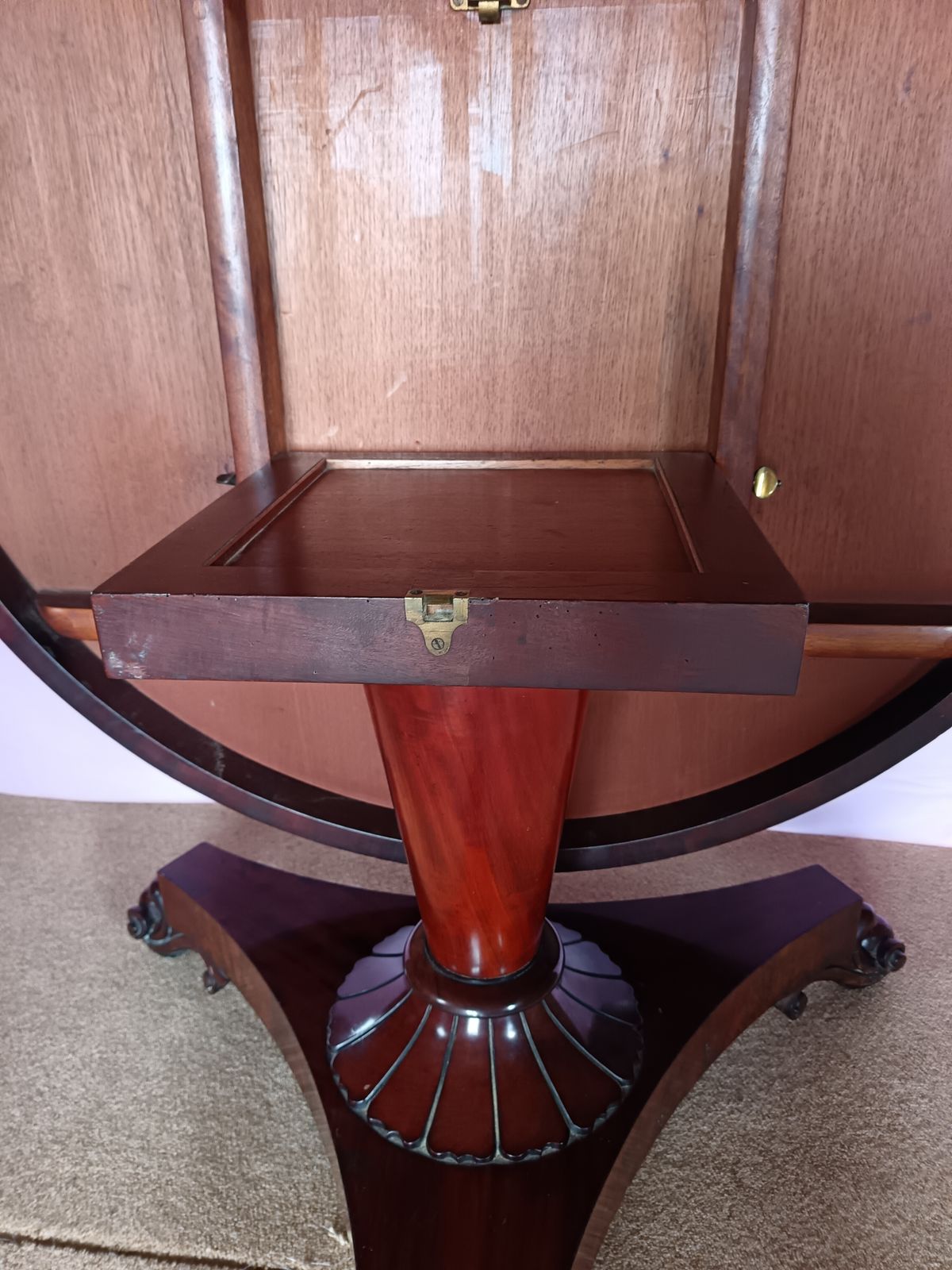 High Quality Geaorgian Flame Mahogany Tilt Top Breakfast/Dining Table. photo buy