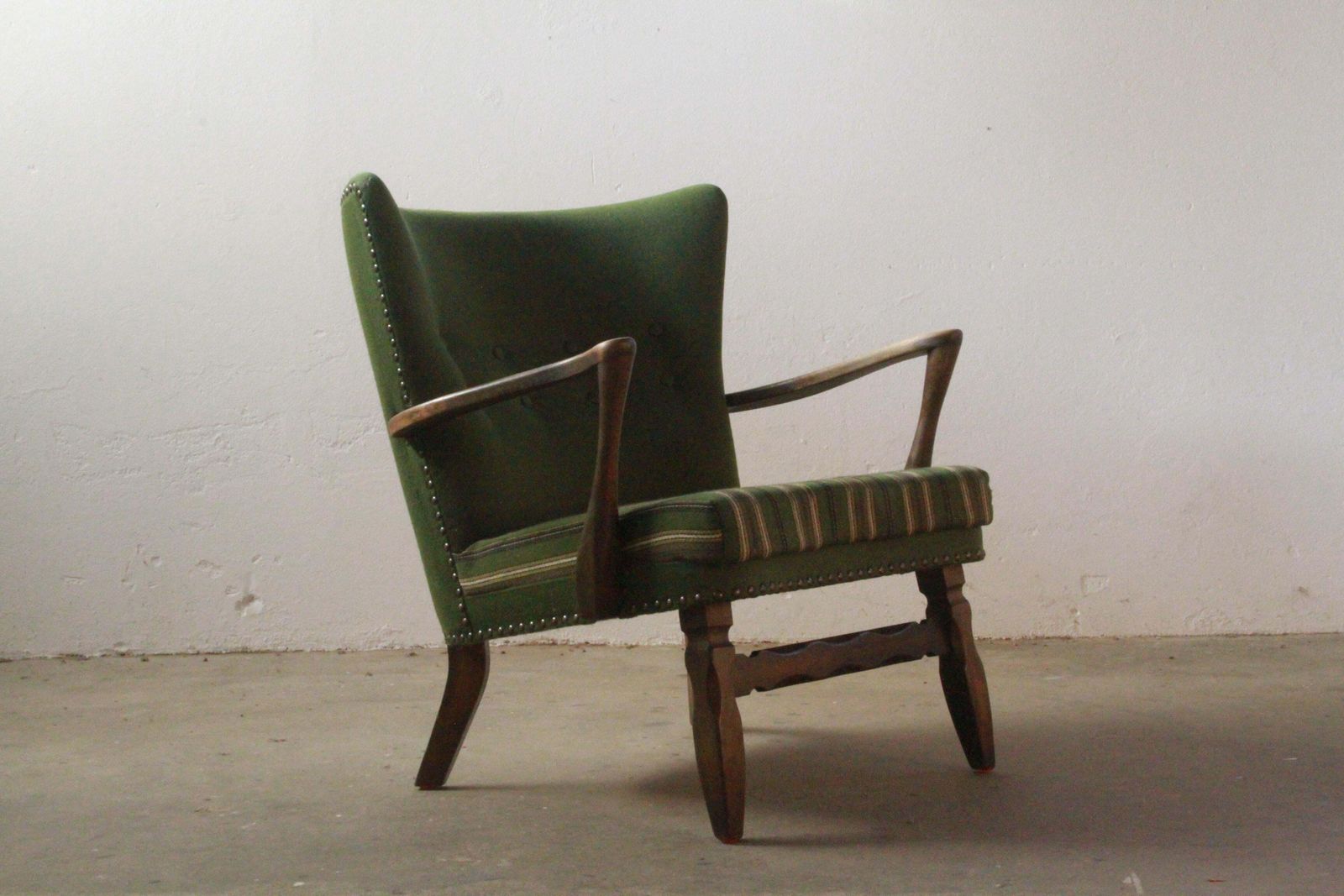 Mid Century Fauteuil In Donkergebeitst Eiken, In De Stijl Van Viggo Boesen, 19e Eeuw photo for sale