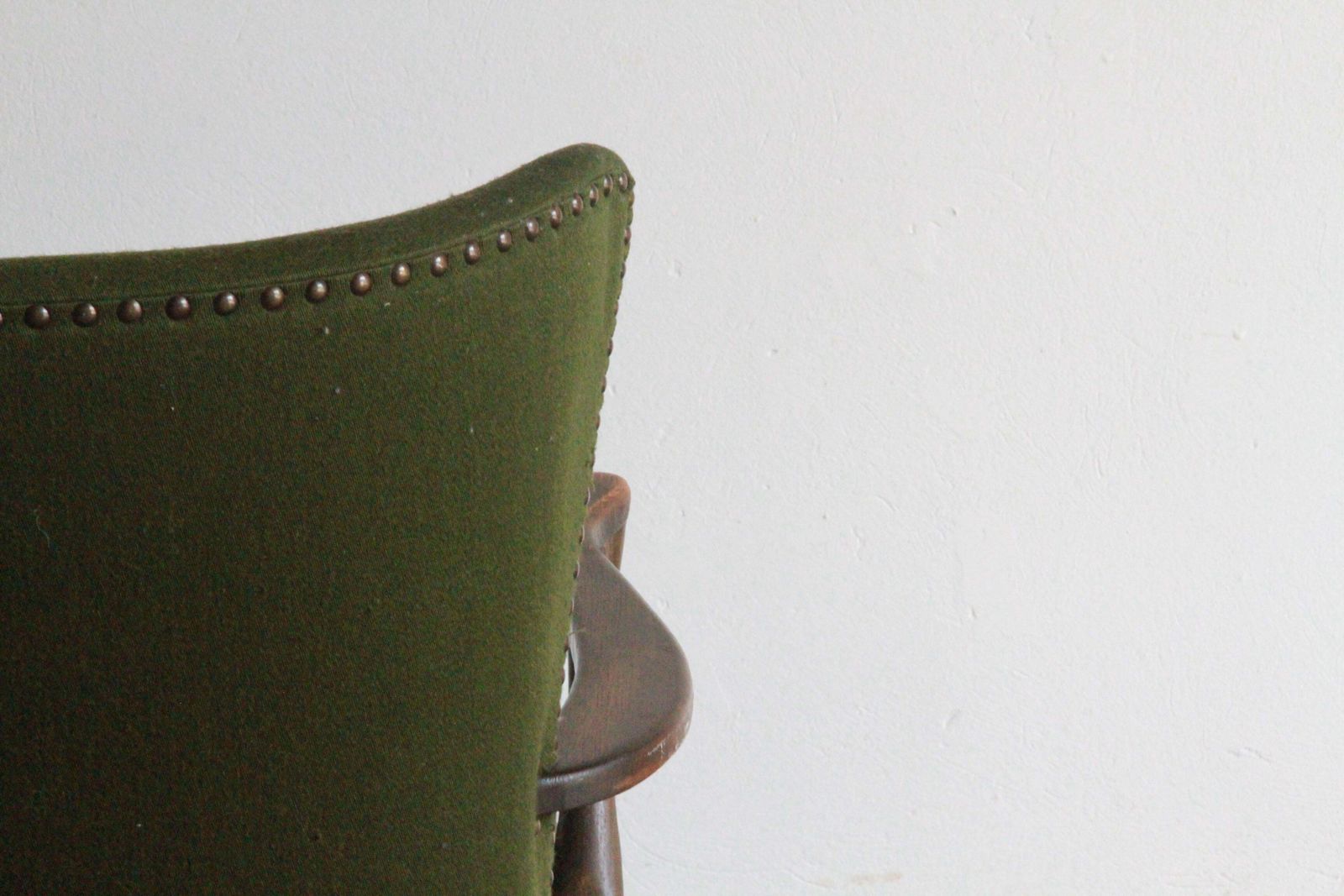 Mid Century Lounge Chair In Dark Stained Oak In The Style Of Of Viggo Boesen, 19 photo vintage