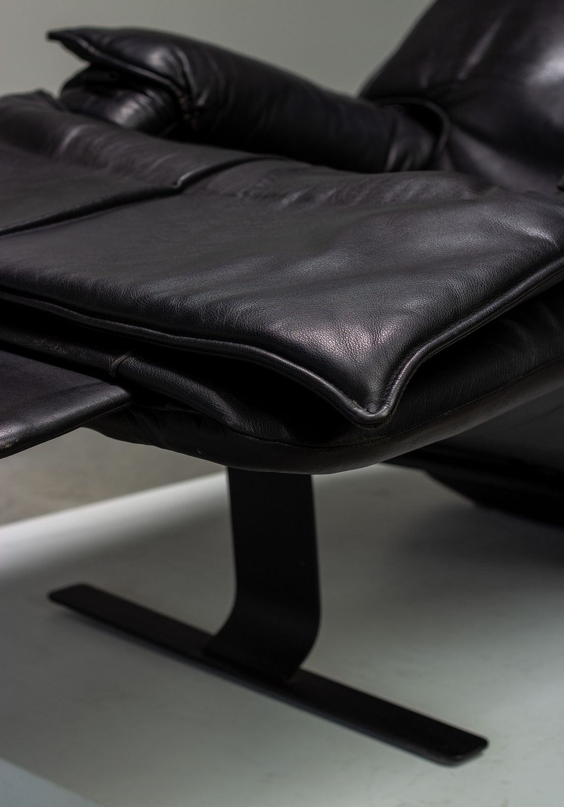 Brazilian Modern Reclining Chair “Pony” By Percival Lafer, 1980s photo buy