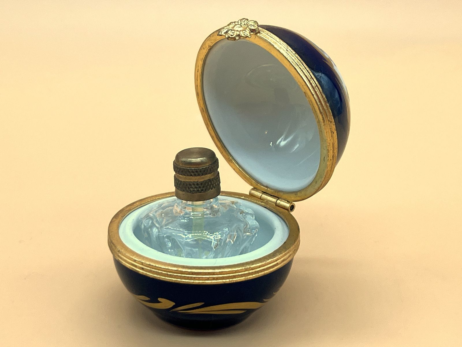 Limoges Porcelain France Small Floral Spherical Box With Internal Glass Perfume Bottle. photo furniture