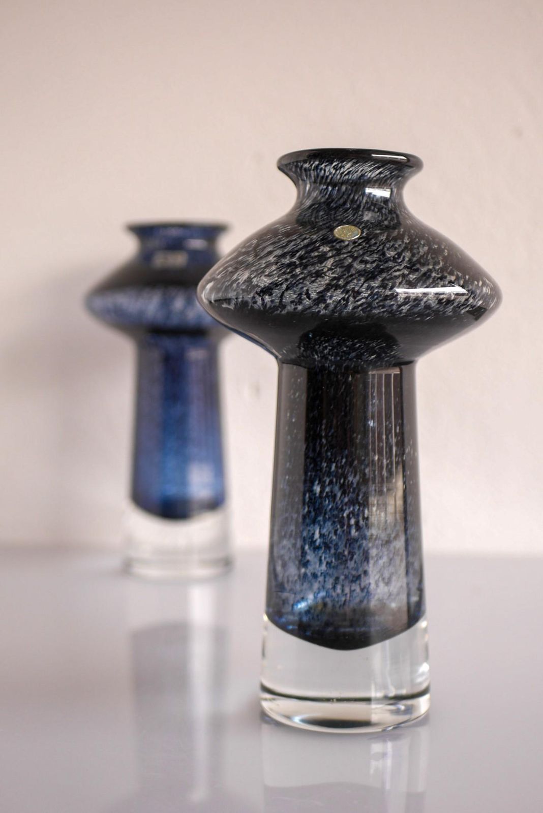 Een Paar Blauwe Glazen Vazen, Bekend Als "Oxid", Door Bo Borgström Voor åseda, Zweden photo Woonaccessoires