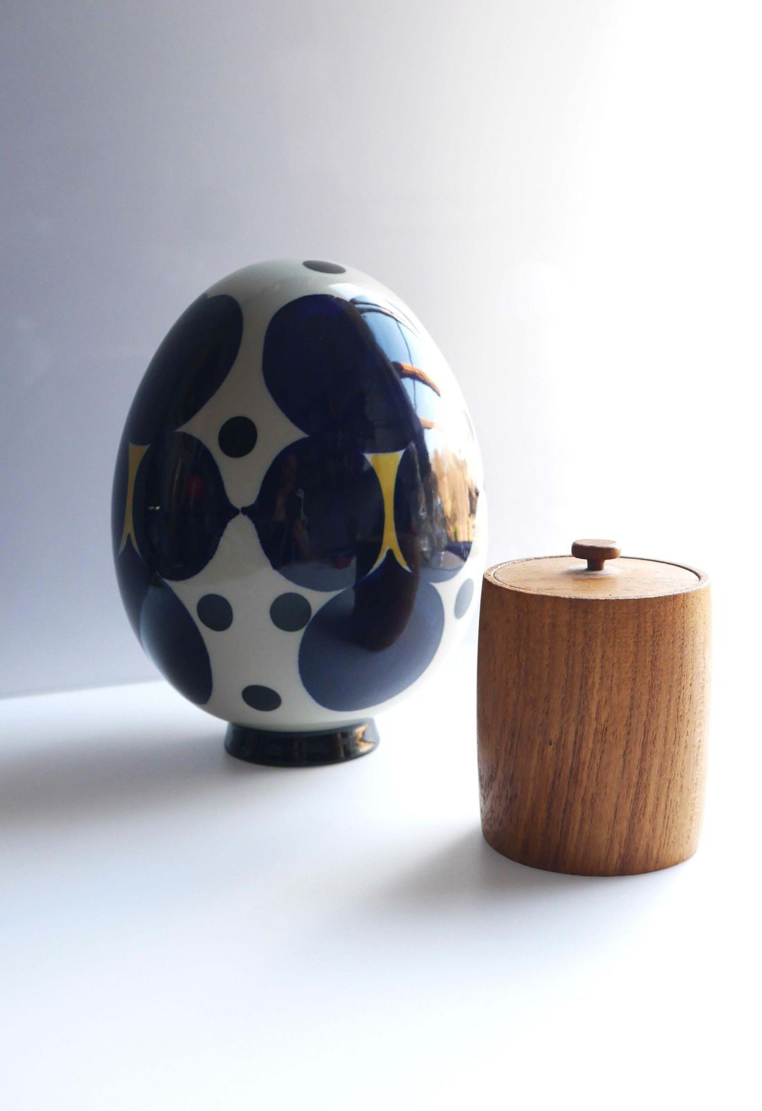 photo vinterior Mid Century Modern Porseleinen Ei, Door Sylvia Leuchovius Voor Rörstrand