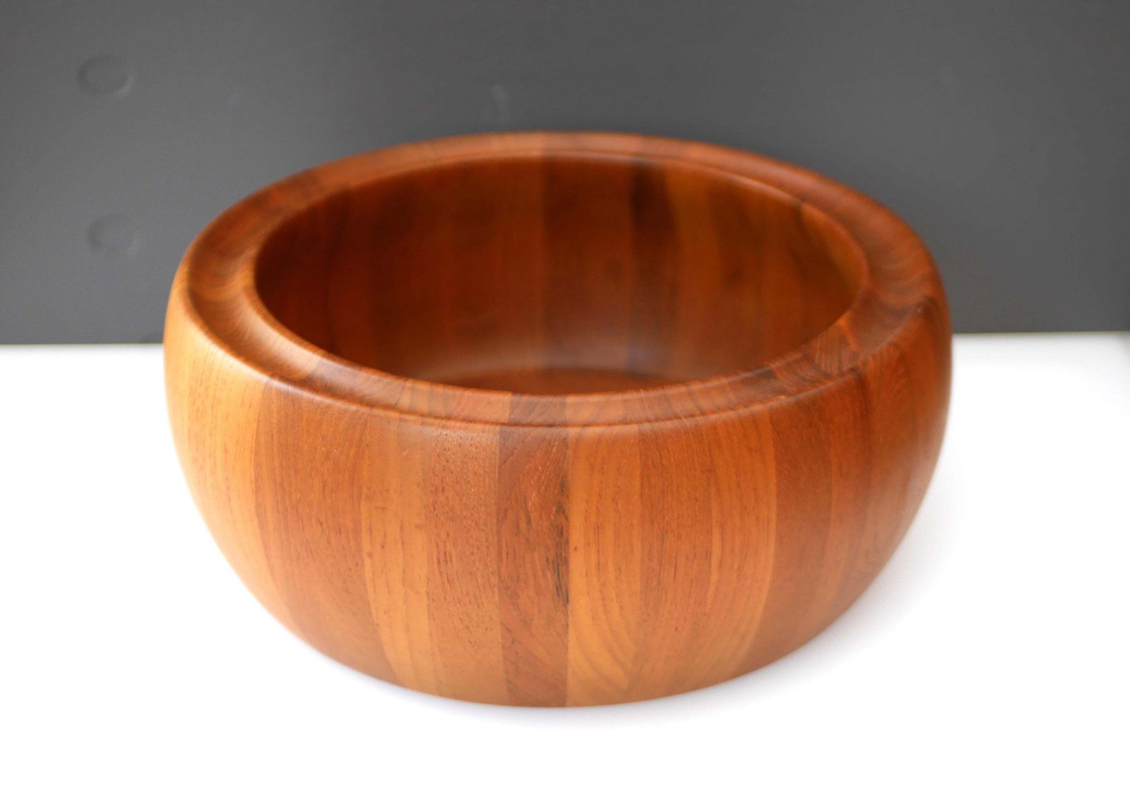 Deense Mid Century Modern Teakhouten Schaal, Een Grote Schaal Uit De Jaren 1960 Van Digsmed Design. photo furniture