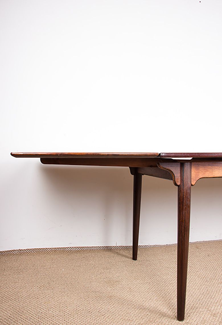 photo furniture Grande table à manger danoise extensible en palissandre, modèle 54, par Gunni Omann pour Omann's Jun, 1960.