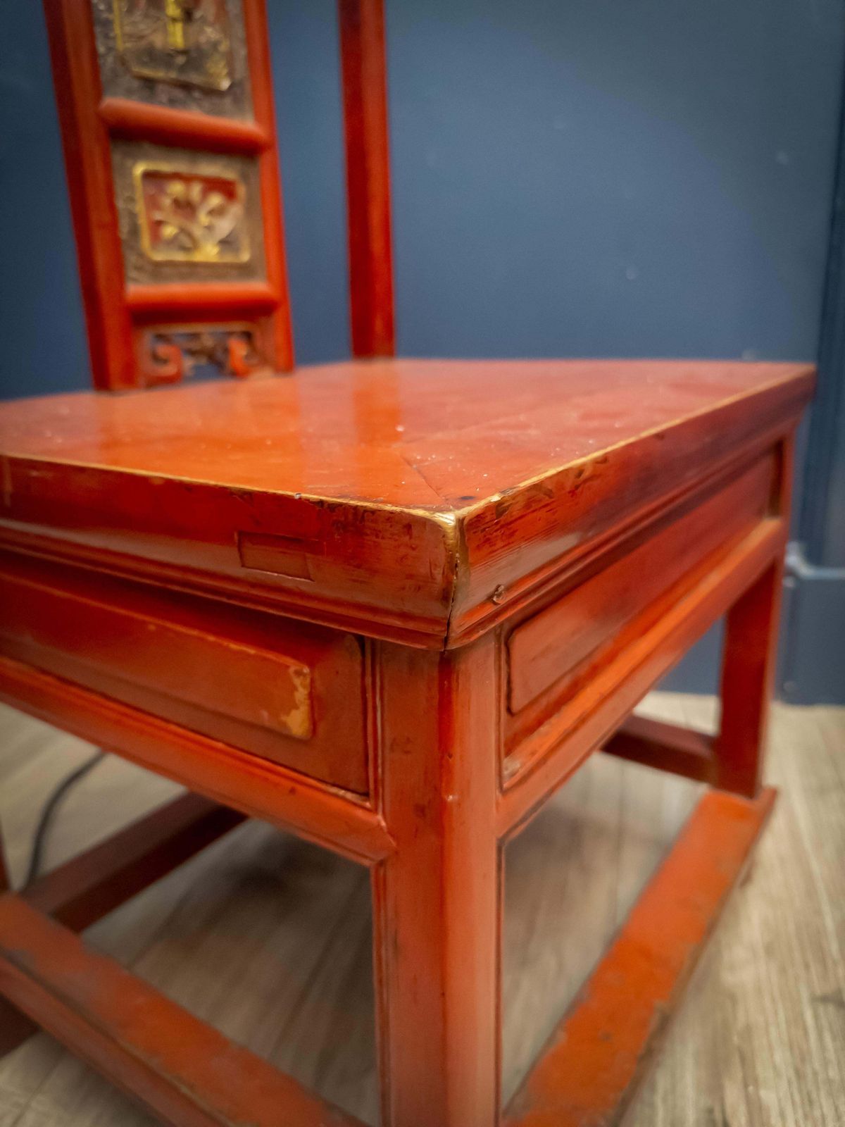 Late 19th Century Qing Dynasty Red Lacquered And Parcel Gilt Altar Chair photo vinterior