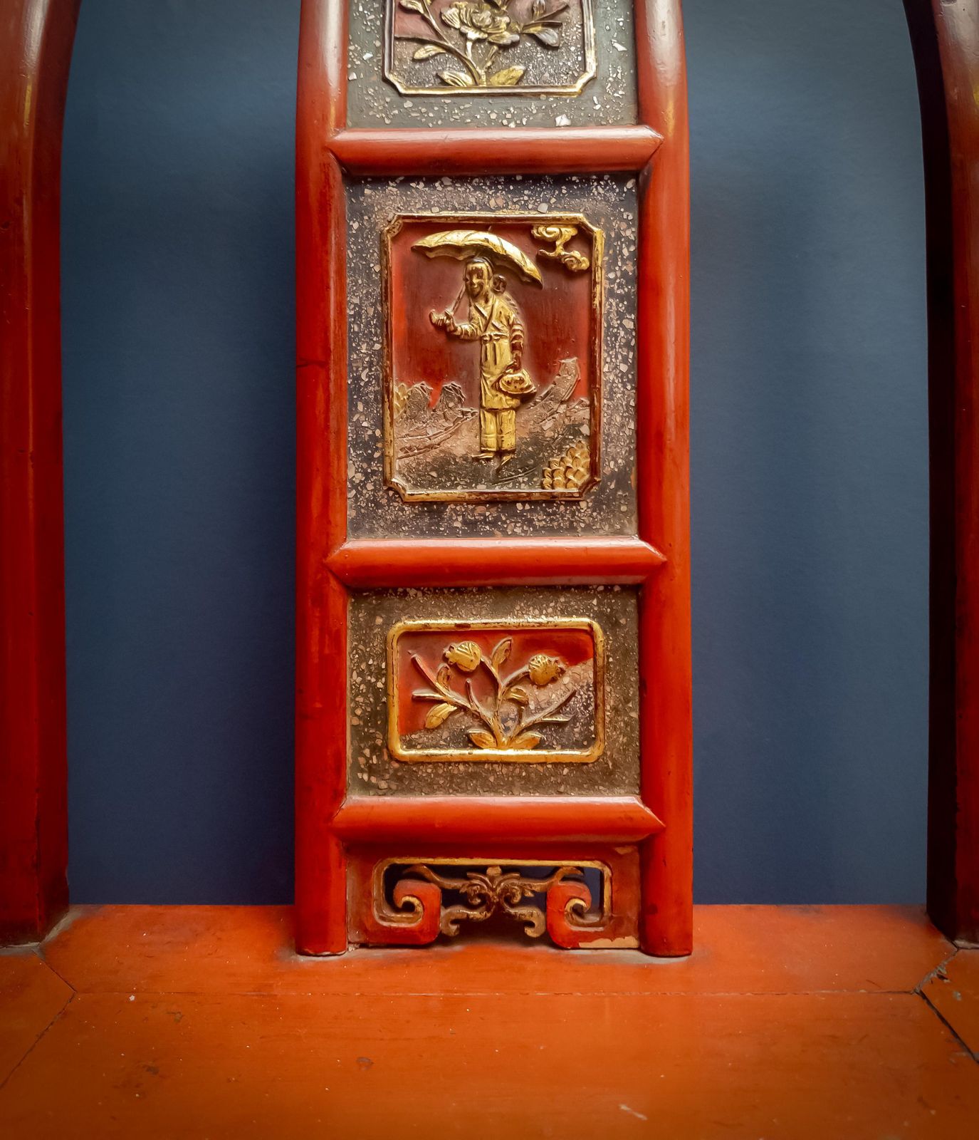 Late 19th Century Qing Dynasty Red Lacquered And Parcel Gilt Altar Chair photo buy