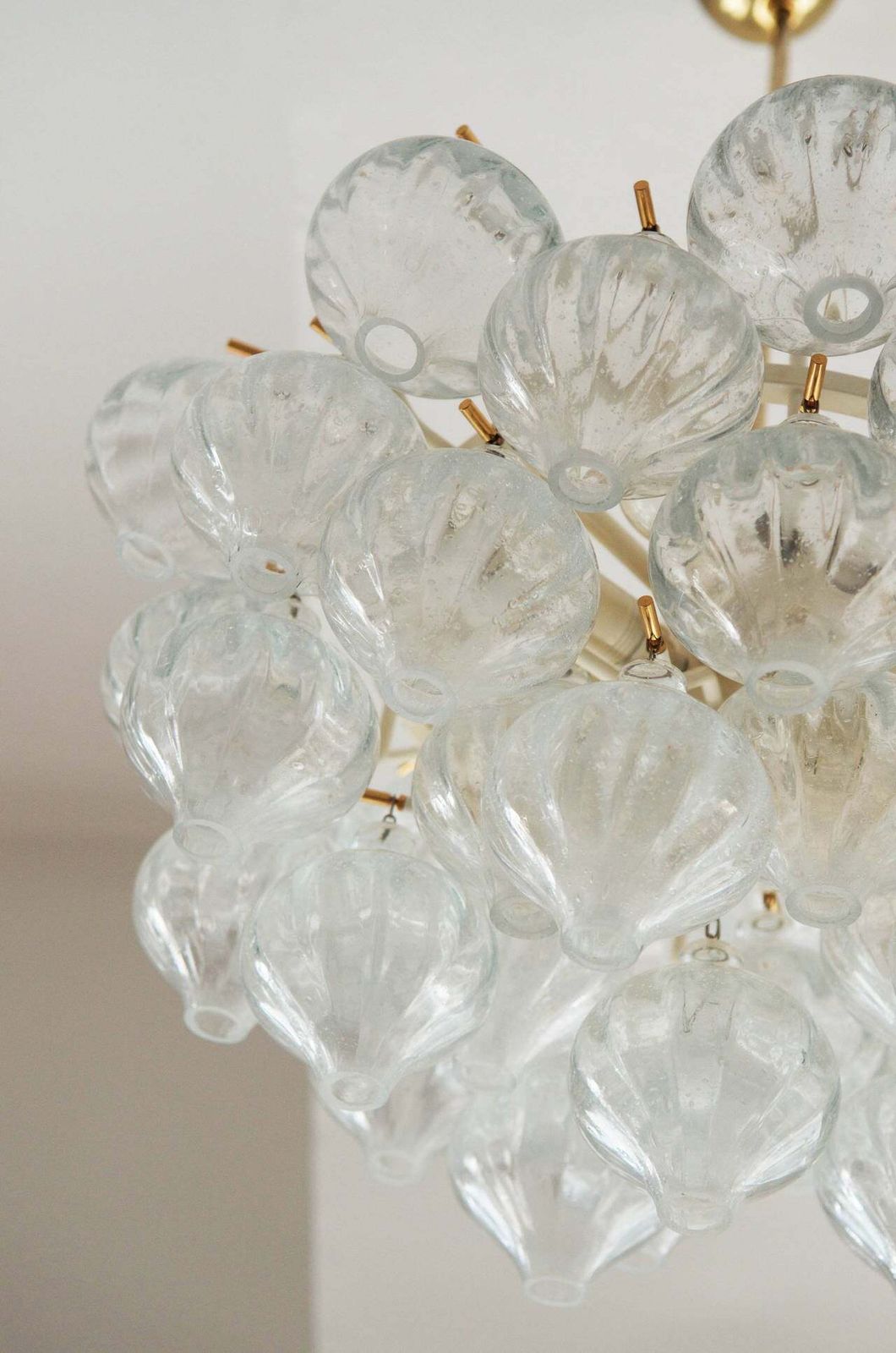 J. T. Kalmar "Tulipan" Chandelier photo vinterior