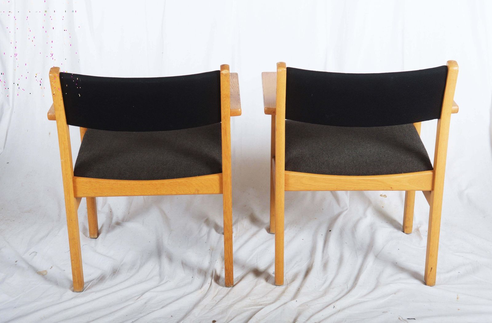 photo furniture Nice Pair Of Vintage Hans Wegner Armchairs