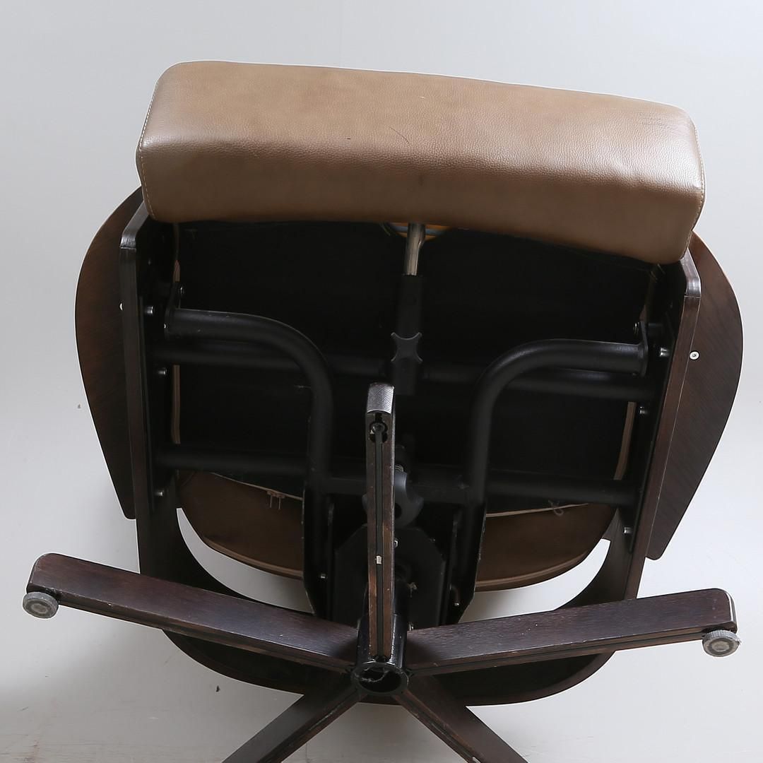 Brunstad Møbler Amanda Leather Armchair With Ottoman photo for sale
