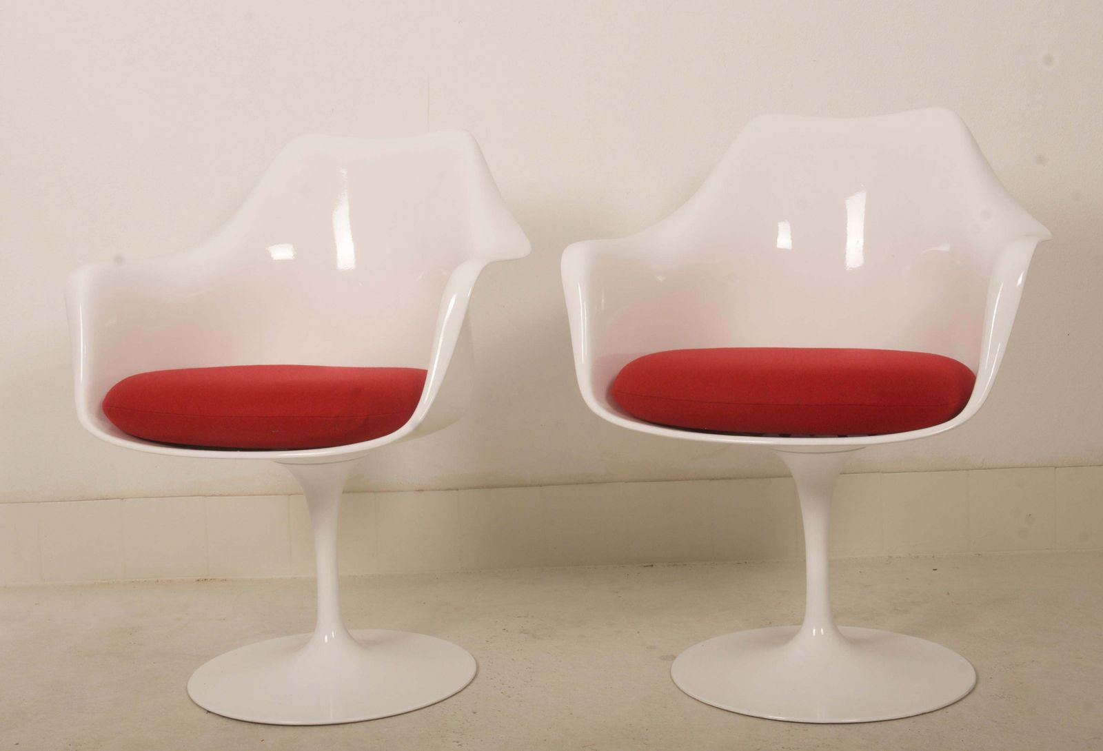 Set Of Two Eero Saarinen Model 151 Tulip Armchairs photo furniture
